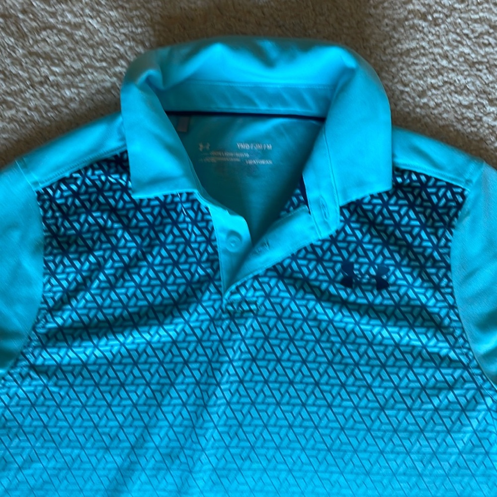 Youth boys golf shirt under Armour size medium. Blue